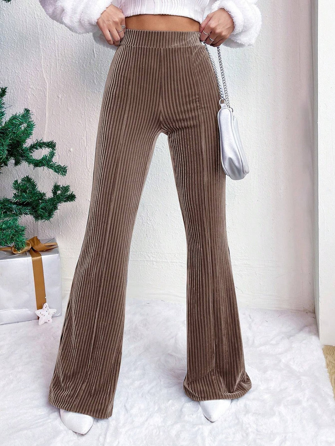Damen-Cordhose mit hohem Bund und ausgestelltem Bein