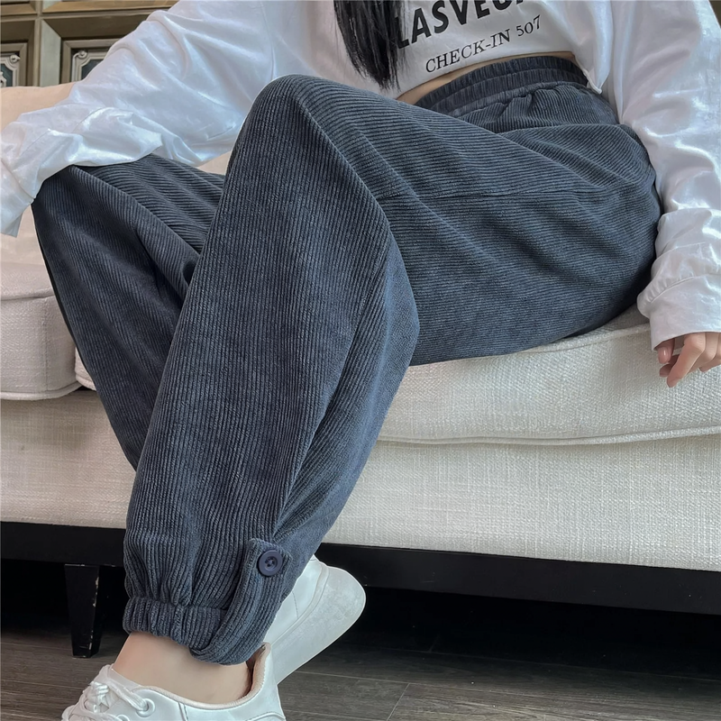 Gefütterte Damen-Sporthose aus Kord