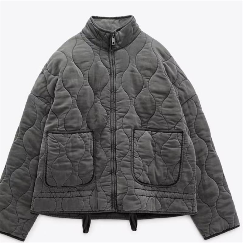 Damen-Steppjacke mit Stehkragen und Bindegürtel