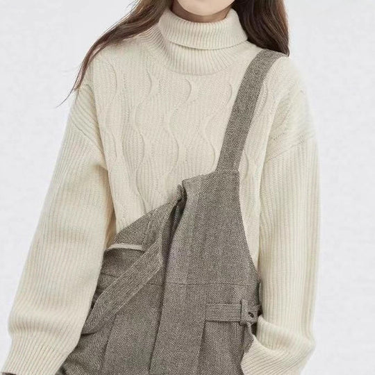 Gefütterter Strickpullover mit Rollkragen