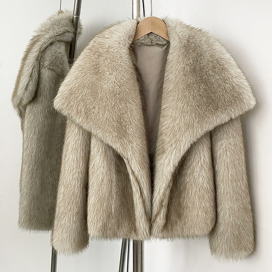 Elegante Kunstpelzjacke mit großem Revers