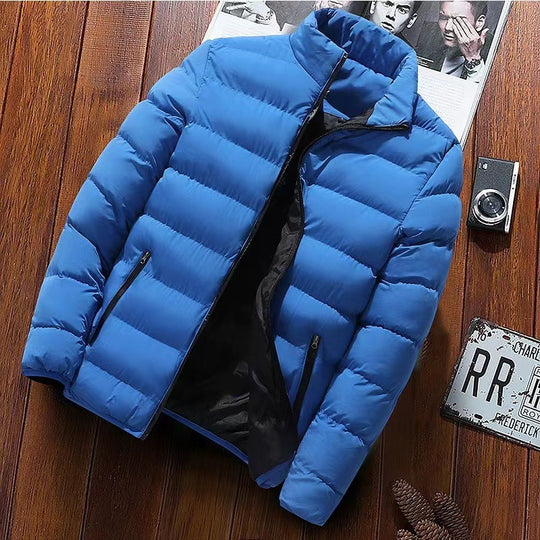 Kurze, gefütterte Herrenjacke, modisch