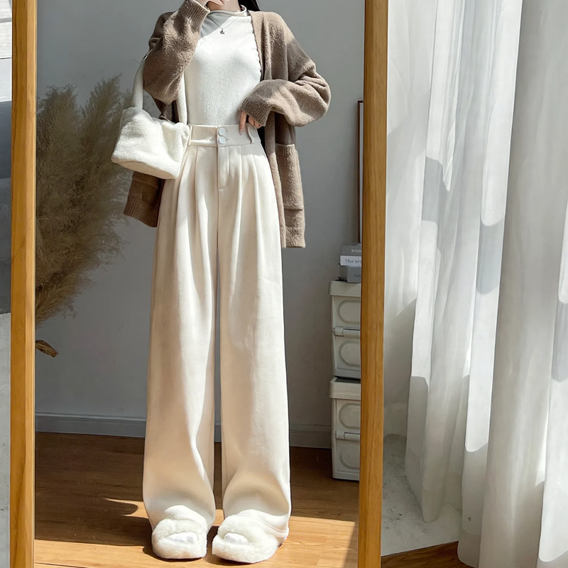 Gefütterte Damen-Cordhose in gerader Passform