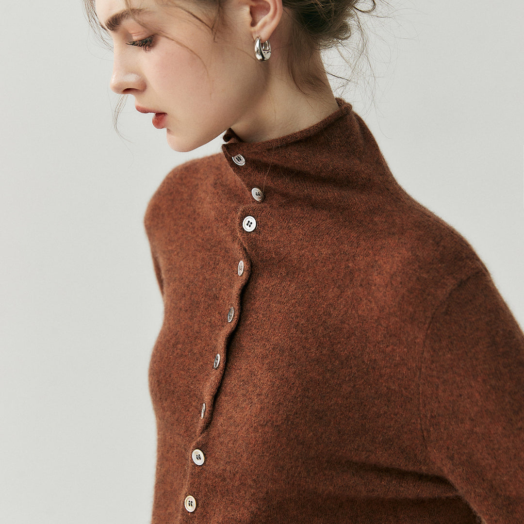 Damen-Strickjacke mit Rollkragen und Knopfleiste