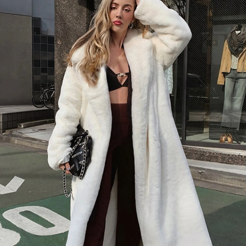 Damen-Mantel in Pelz-Optik für den Street-Style