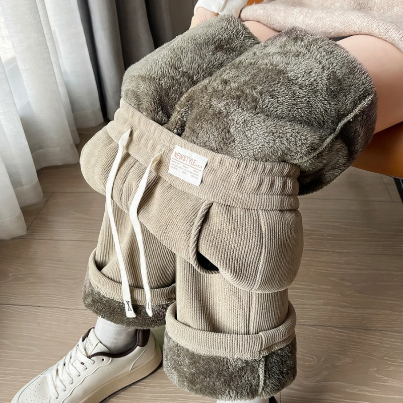 Damen-Cordhose mit weitem Bein, gefüttert