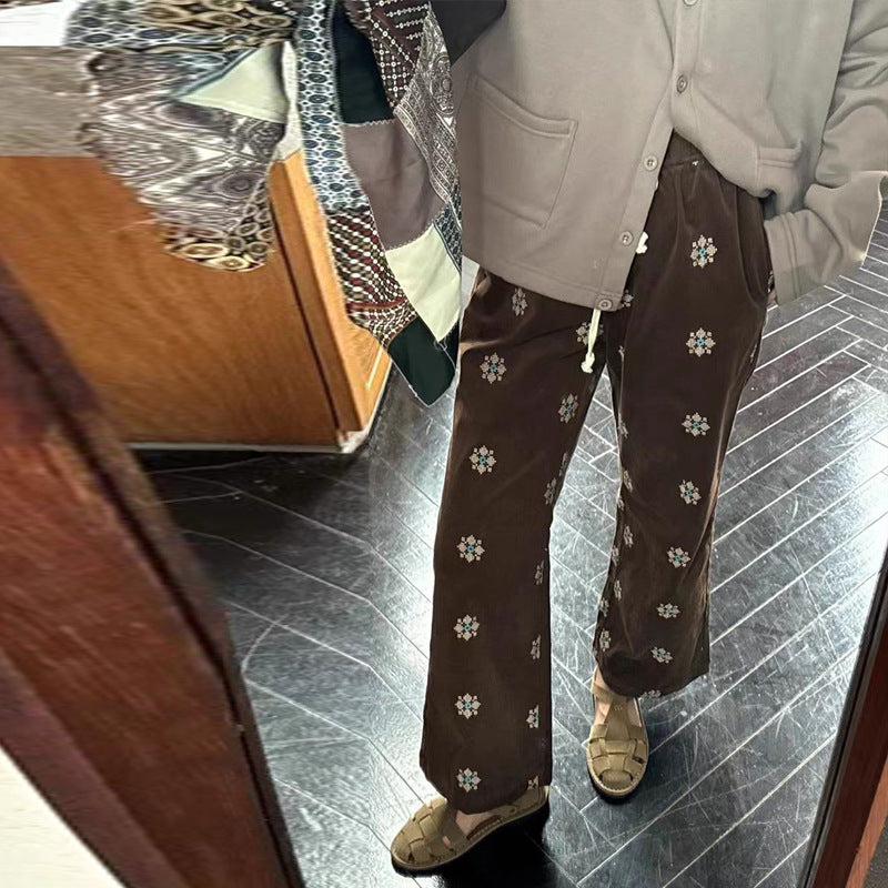 Cord-Hose mit Stickerei und ausgestelltem Bein