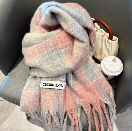 Warmer Winterschal mit Karomuster