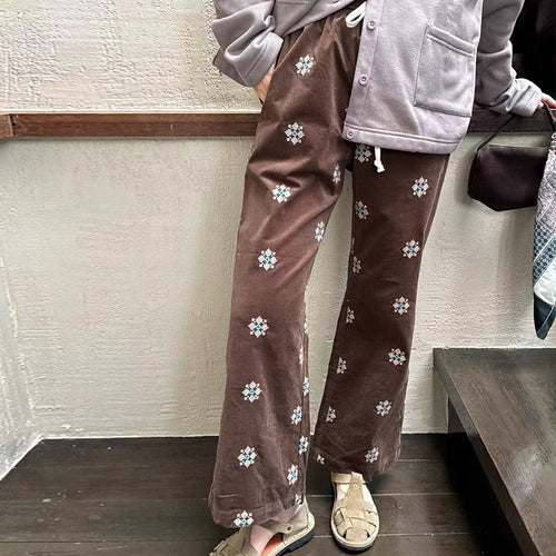 Cord-Hose mit Stickerei und ausgestelltem Bein