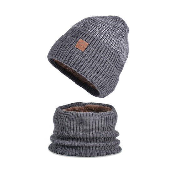 Winter-Set: Strickmütze und Schal für Outdoor-Aktivitäten