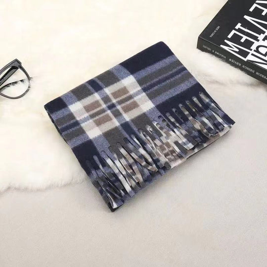 Klassischer Karo-Schal aus beidseitigem Fleece