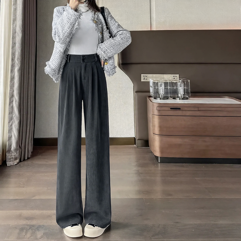 Gefütterte Damen-Cordhose in gerader Passform