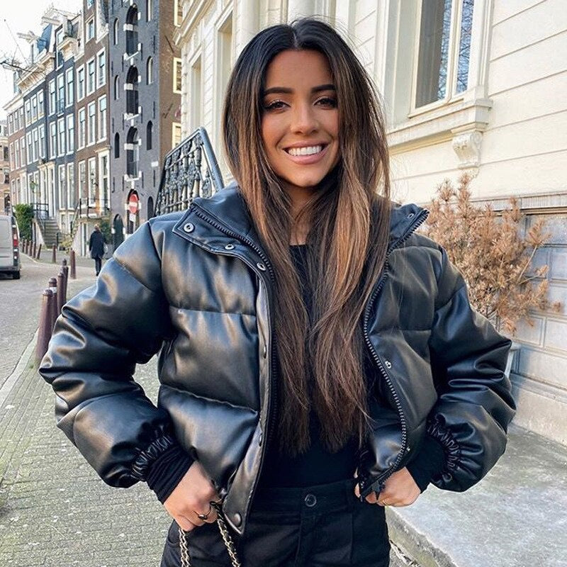 Kurze Damen-Steppjacke mit Stehkragen, gefüttert