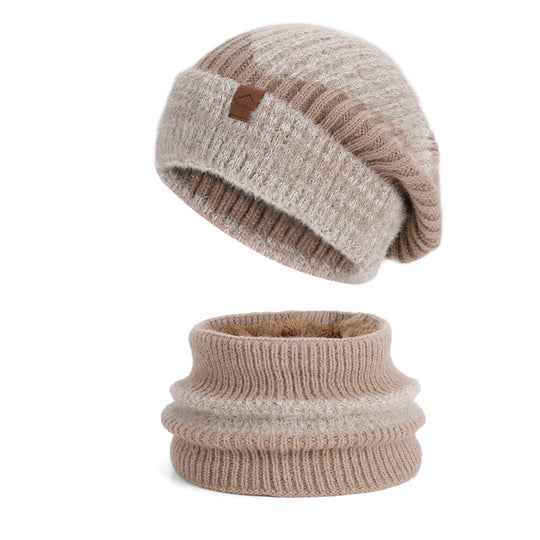 Zweiteiliges Set: Strickmütze mit Ohrenschutz und Schal