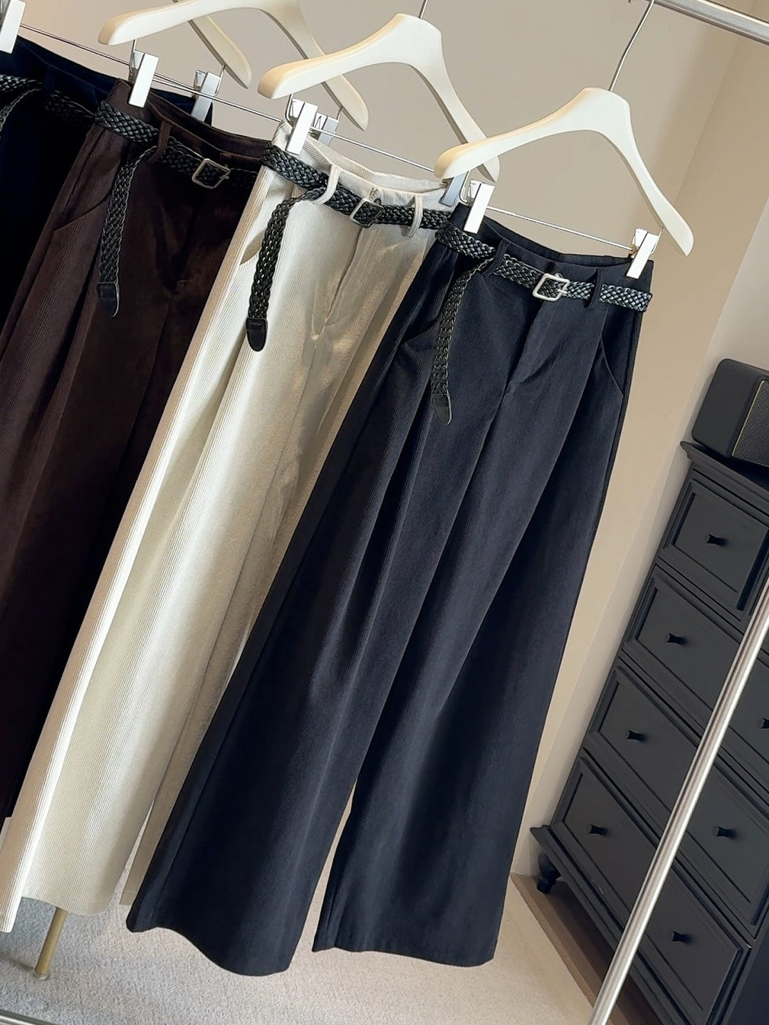 Damen-Cordhose mit weitem Bein und hohem Bund