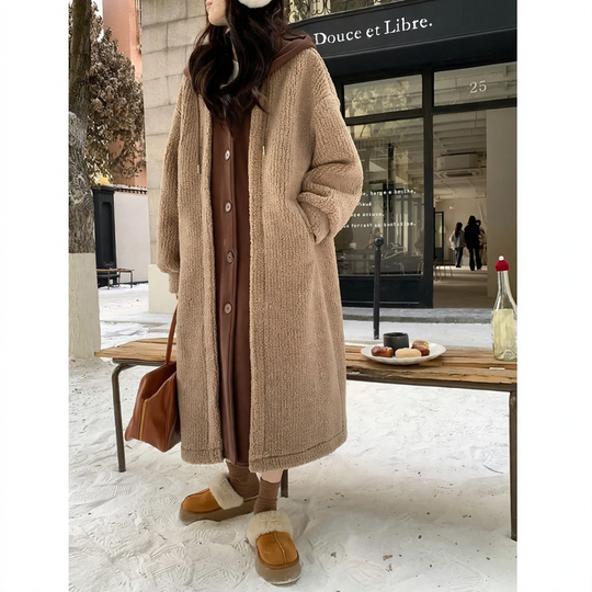 Lange Damen-Kapuzenjacke im Lagen-Look mit Lammfell-Optik