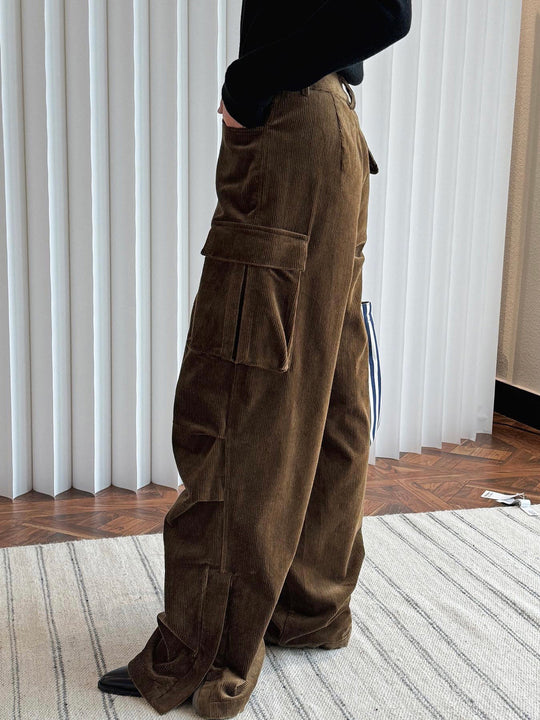 Damen-Cordhose, weiter Schnitt, Cargo-Taschen
