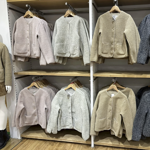Strickjacke aus Lammfell-Imitat und Fleece