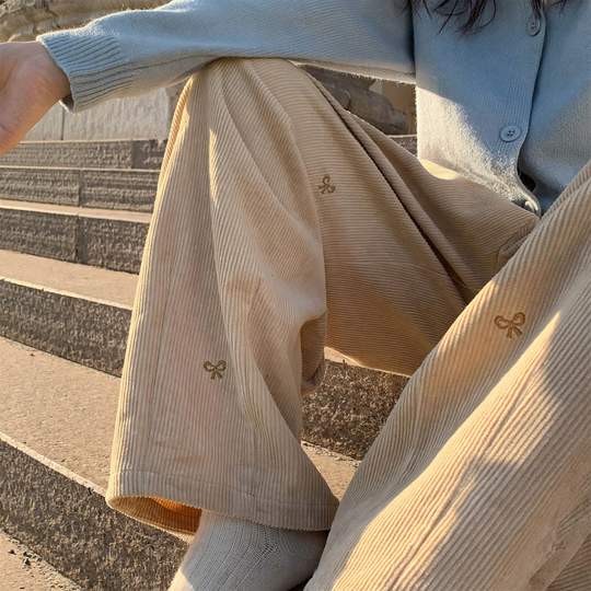 Kord-Hose mit Stickerei, 7/8-Länge