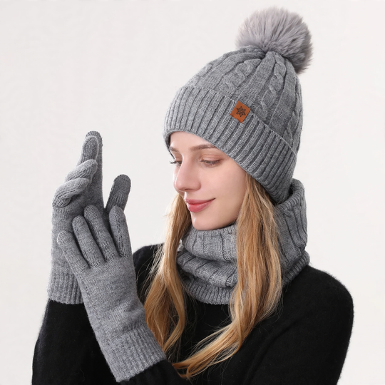 Winter-Set aus Strickmütze, Schal und Handschuhen