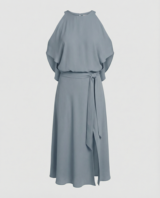 Elegantes Kleid mit modischen Schulterausschnitten.