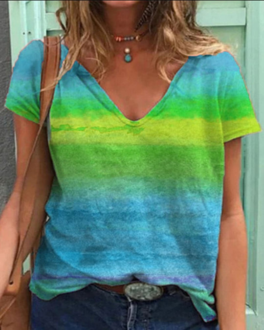 Luftiges T-shirt mit V-ausschnitt und Regenbogenmuster