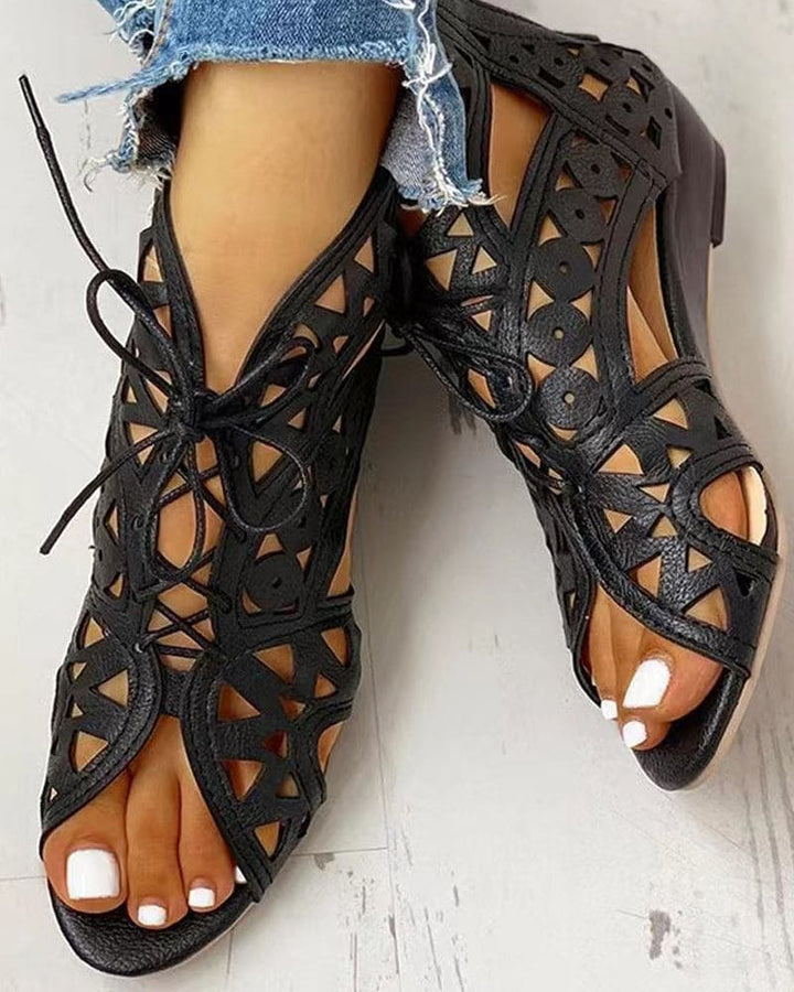 Flache Sandalen Im Ethnischen Stil mit Aussparung