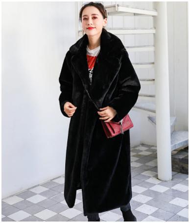 Damen-Mantel in Pelz-Optik für den Street-Style