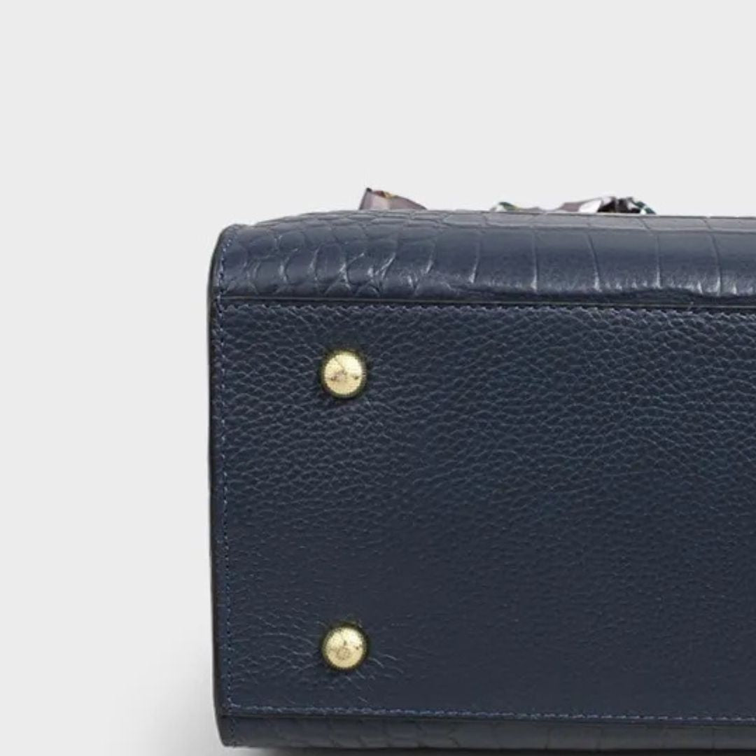 Nord Taschen | Handtasche für Damen - Großzügige Tasche mit strukturiertem Design und dekorativem Schleifenanhänger