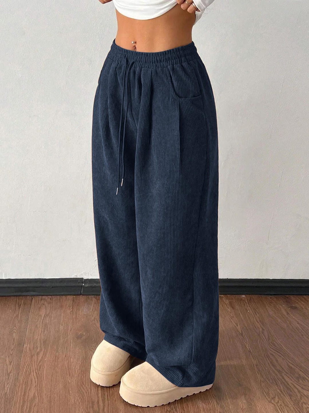 Damen-Cordhose mit weitem Bein und Kordelzug