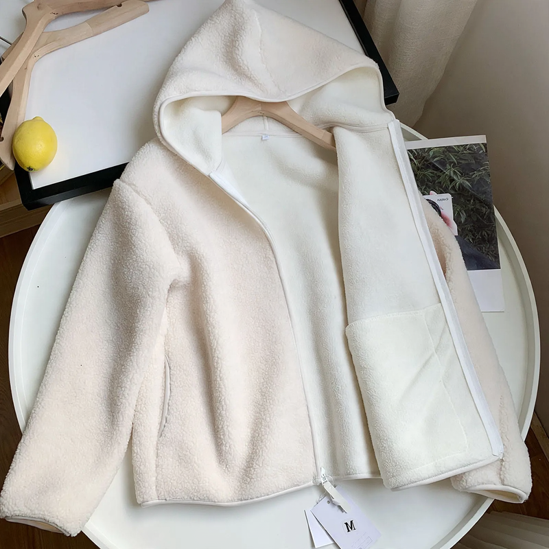 Locker geschnittene Fleecejacke mit Kapuze und Reißverschluss