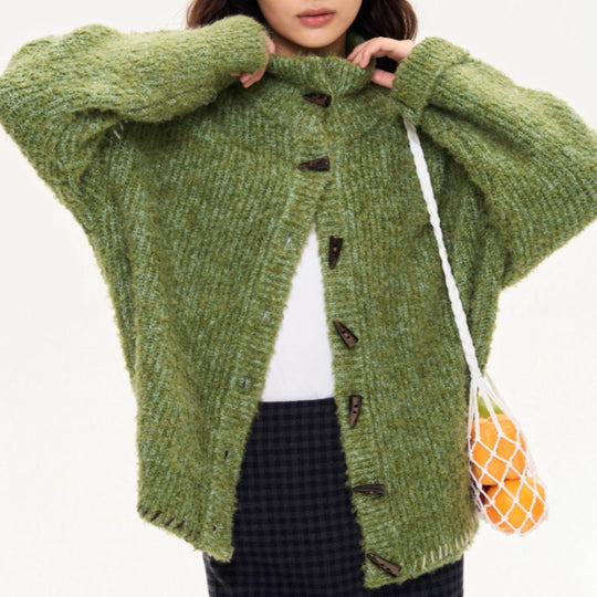 Grober Strickpullover in Weihnachtsgrün