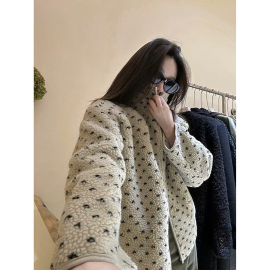 Gepunktete Lammfleece-Jacke mit Reißverschluss