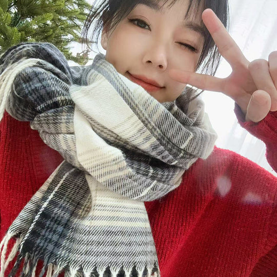 Karierter Winterschal im College-Stil