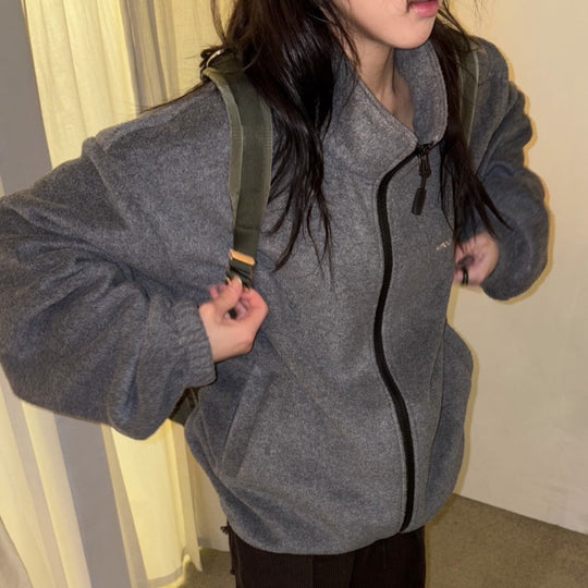 Fleecejacke mit Stehkragen, Reißverschluss und Stickerei