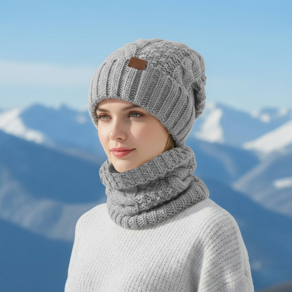 Strickmützen- und Schal-Set mit Ohrenschutz