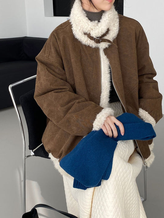 Gefütterte Damen-Daunenjacke mit Stehkragen und Kunstfell