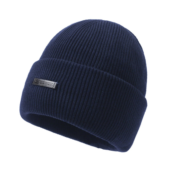 Wärmendes Set aus Strickmütze und Nackenwärmer