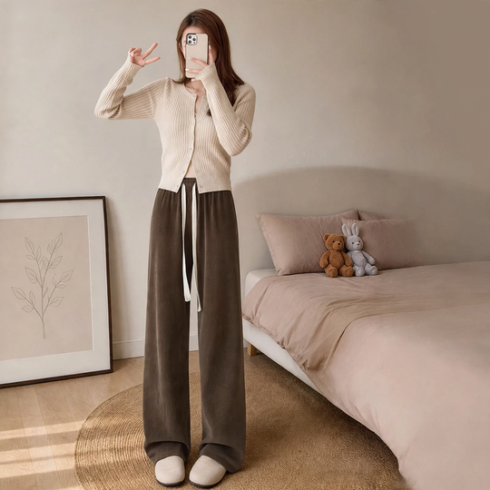 Gefütterte Cord-Strickhose mit weitem Bein