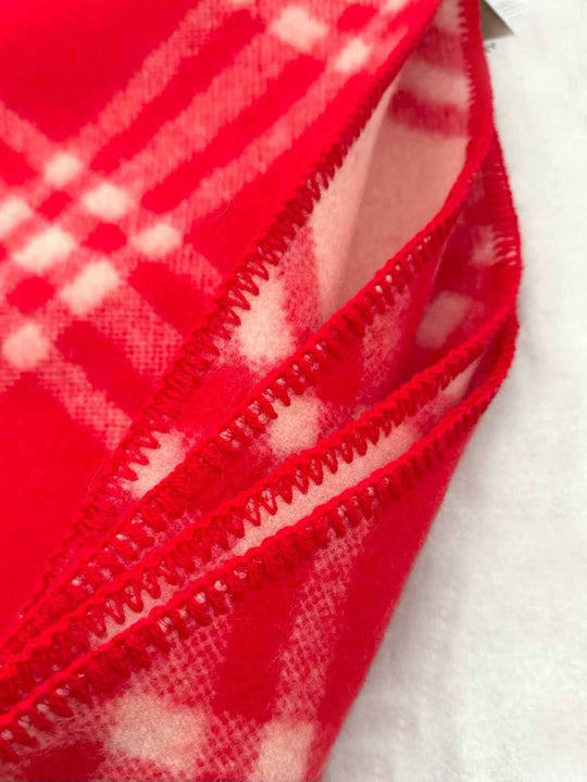 Wollschal mit geometrischem Muster