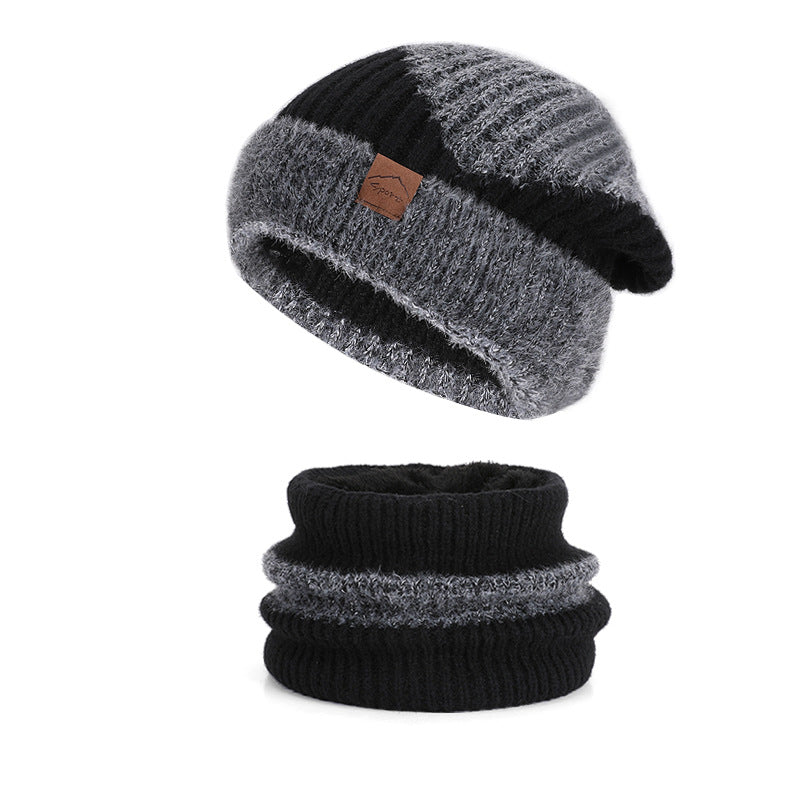 Zweiteiliges Set: Strickmütze mit Ohrenschutz und Schal