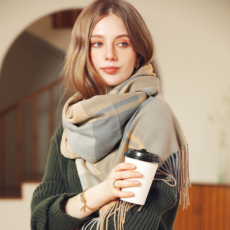 Karierte Damen-Winterschal mit Fransen