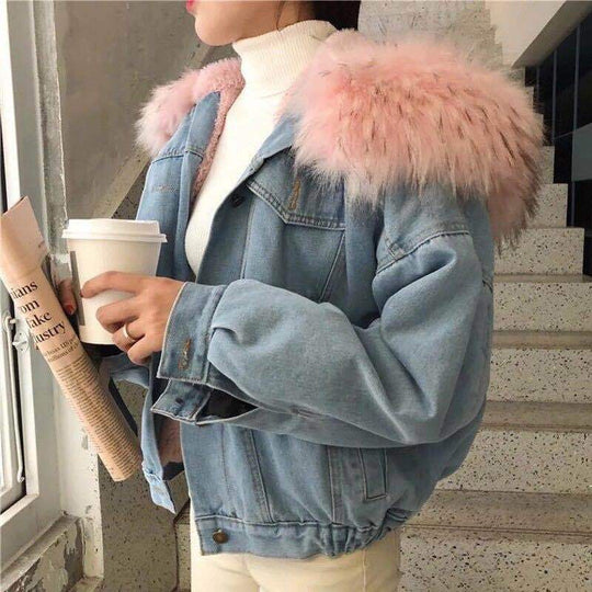 Gefütterte Jeansjacke mit großem Fellkragen