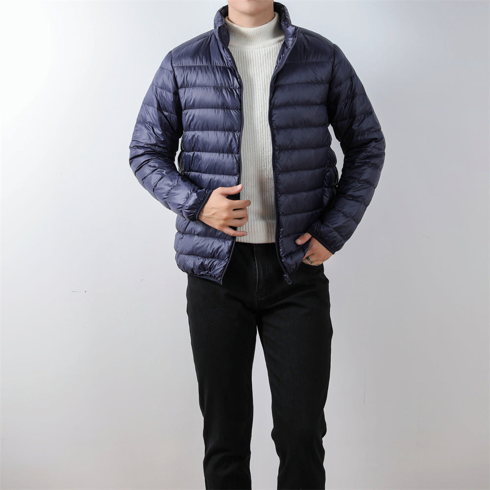 Schlichte Herren-Daunenjacke mit Stehkragen