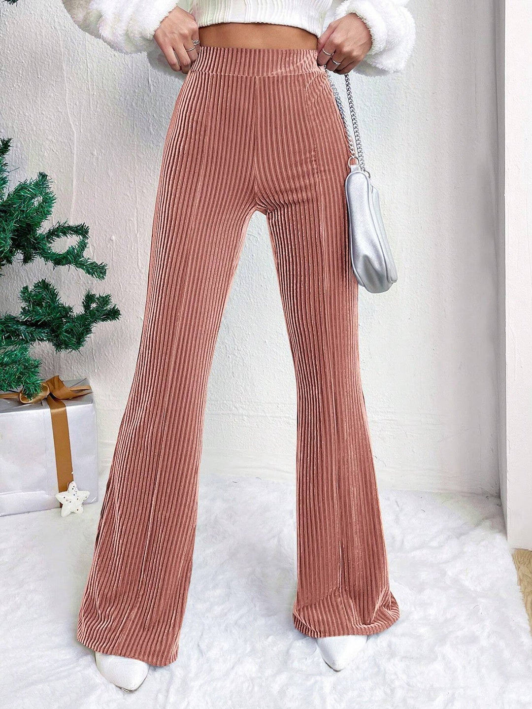 Damen-Cordhose mit hohem Bund und ausgestelltem Bein