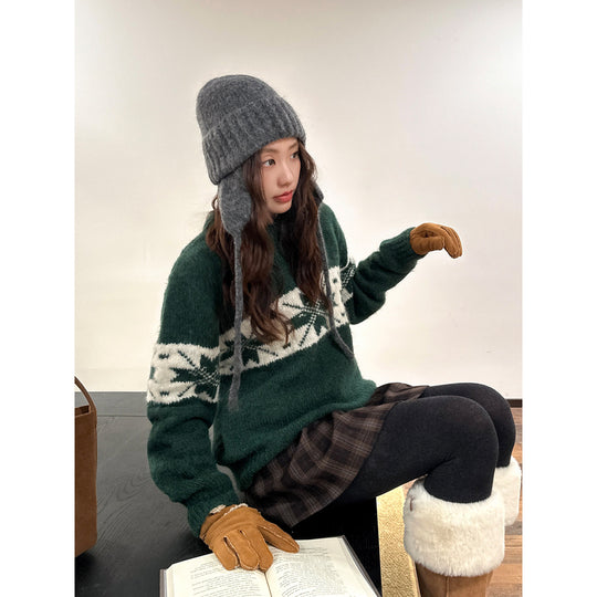 Weihnachtlicher Strickpullover mit geometrischem Muster