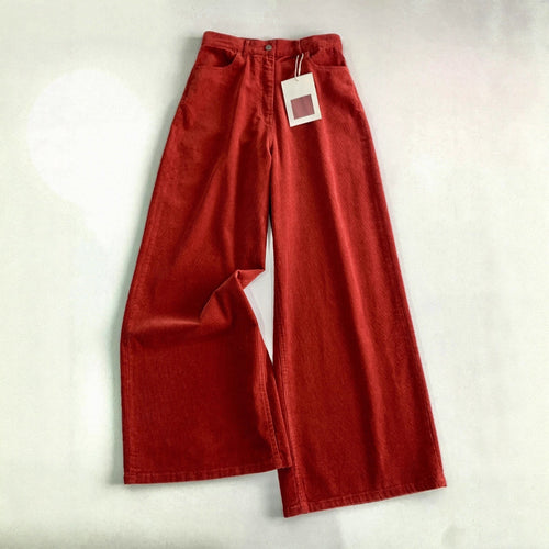 Rote Cord-Hose mit weitem Bein und hoher Taille