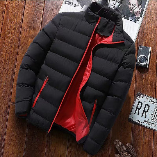 Kurze, gefütterte Herrenjacke, modisch