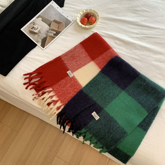 Karierter Wollschal mit Fransen, warm und weich
