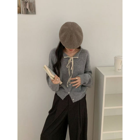Damen-Strickjacke mit Spitzenkragen und Bindeband
